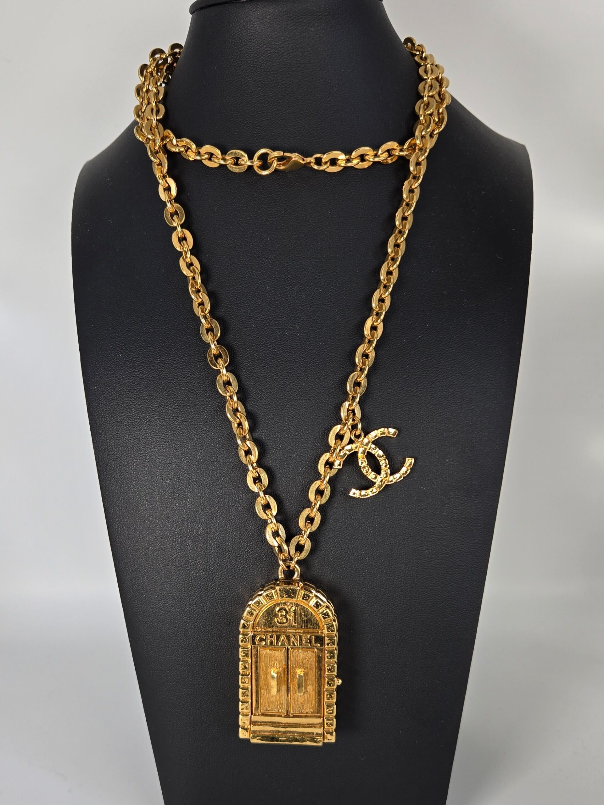 Chanel B22A Cambon door CC necklace gold long chain 29 inch