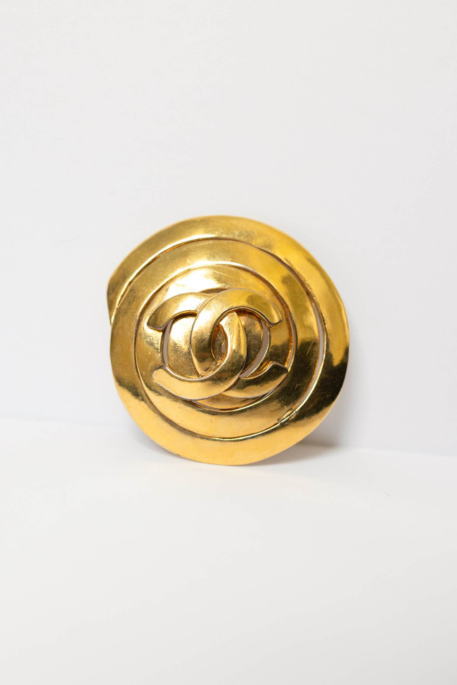 Vintage Chanel 95P Gold-Plated Spiral CC Brooch – 2.25″