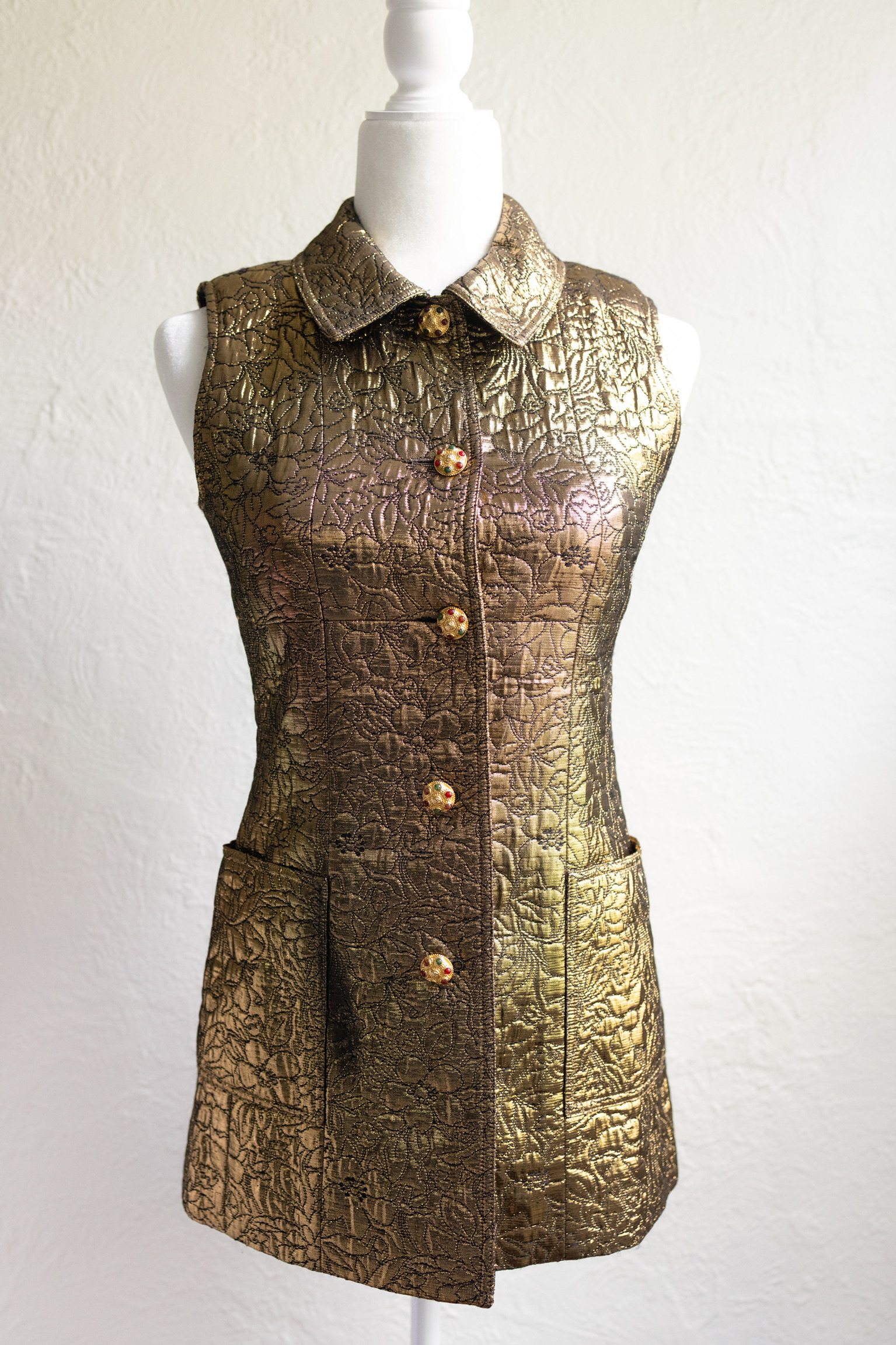 Chanel 96A Gold Floral Brocade Sleeveless Top – Size 36