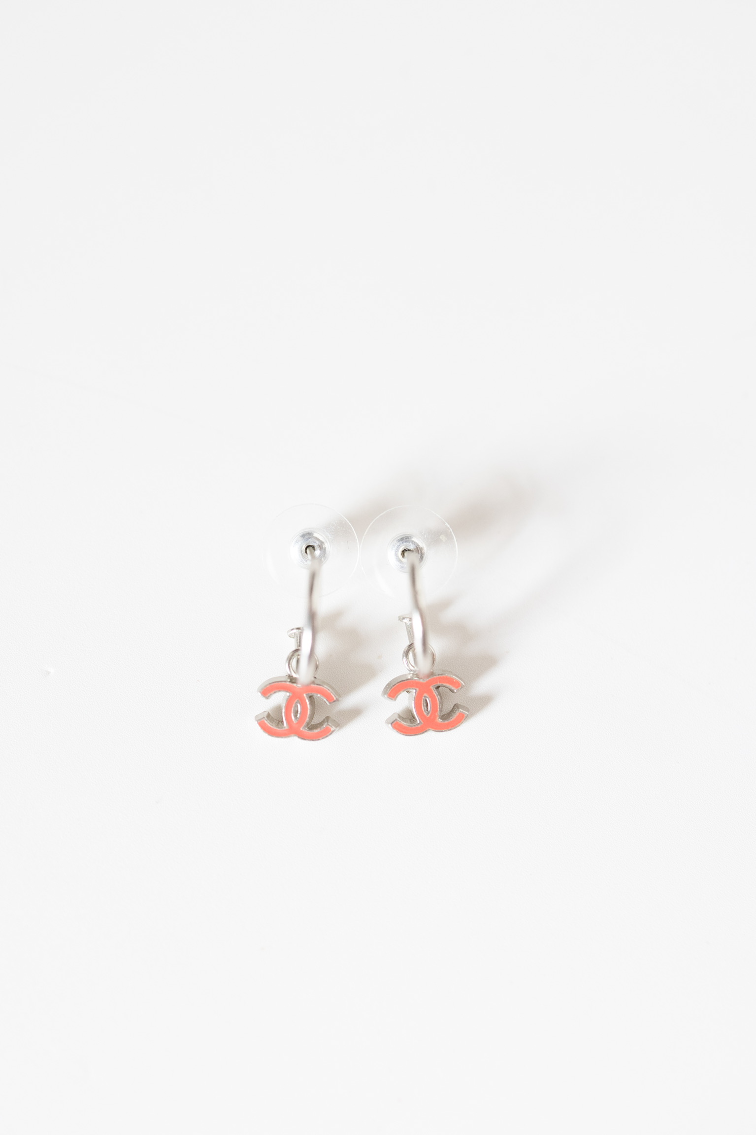 Chanel 04P Pink Enamel CC Dangle Earrings – Silver-Tone, 1″