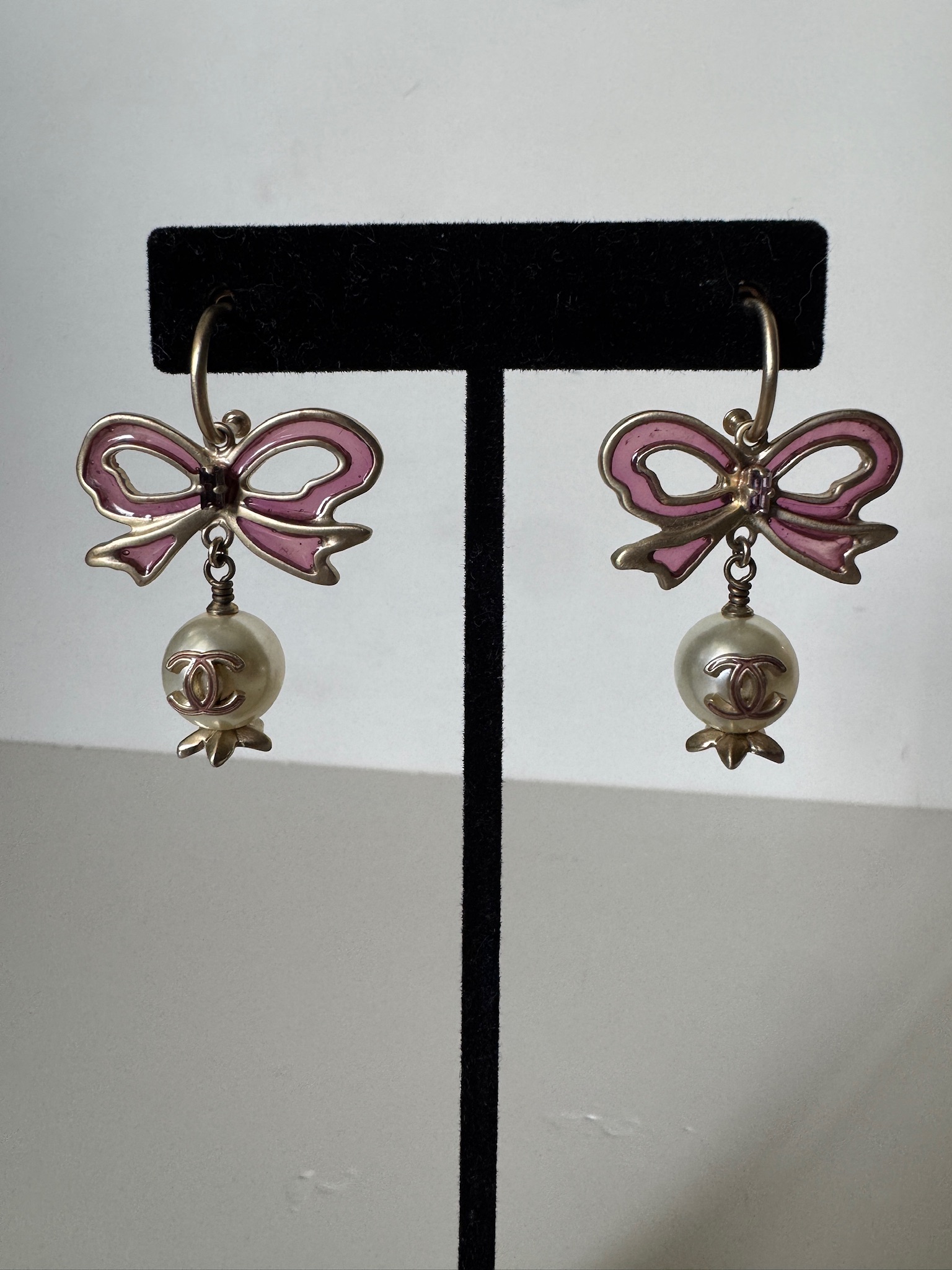 Chanel 05A Pink Ribbon Pearl CC Drop Earrings